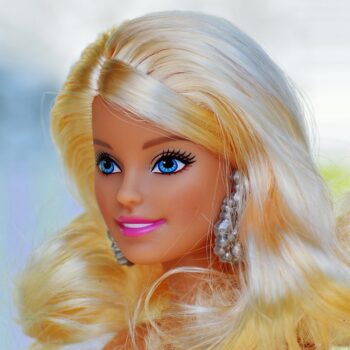 Barbie – 62 godine kontroverzne lutkice