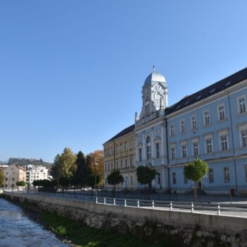 Katolički školski centar "Petar Barbarić" i rijeka Lasva