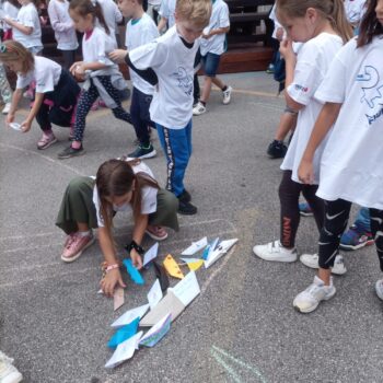 Kostrenski osnovnoškolci sudjelovali na Fešti od malog broda – papirnatoj Fiumanki