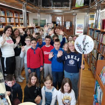 Uz poruku da su uvijek dobrodošli u Knjižnicu, ravnateljica Dragana Vučinić potakla je učenike, učitelje i roditelje da njeguju kulturu čitanja i razvijaju mlade čitatelje