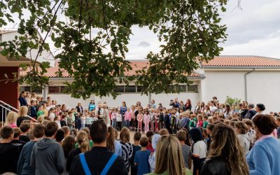 Velika proslava u Kostreni: Otvoreno školsko košarkaško igralište i obilježen Eko dan