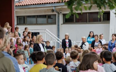 Velika proslava u Kostreni: Otvoreno školsko košarkaško igralište i obilježen Eko dan