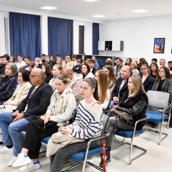 Potpisani ugovori o stipendiranju kostrenskih učenika i studenata