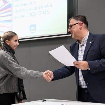 Potpisani ugovori o stipendiranju kostrenskih učenika i studenata