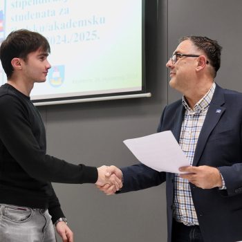 Potpisani ugovori o stipendiranju kostrenskih učenika i studenata