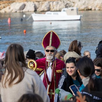 Sv. Nikola doplovio u Žurkovo i razveselio male Kostrenjane