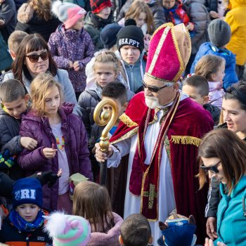 Sv. Nikola doplovio u Žurkovo i razveselio male Kostrenjane