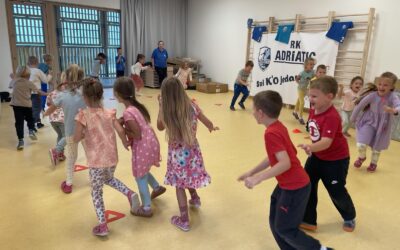 Rukometni klub Adriatic posjetio vrtić Zlatna ribica – mališani uživali u sportskim igrama Rukometni klub Adriatic posjetio vrtić Zlatna ribica – mališani uživali u sportskim igrama