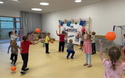 Rukometni klub Adriatic posjetio vrtić Zlatna ribica – mališani uživali u sportskim igrama Rukometni klub Adriatic posjetio vrtić Zlatna ribica – mališani uživali u sportskim igrama