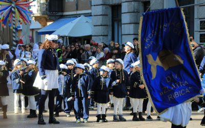 FOTOCRTICA: Veseli Kostrenski mornarići i čudesni Kostrenski hrast oduševili nastupom na Dječjoj karnevalskoj povorci