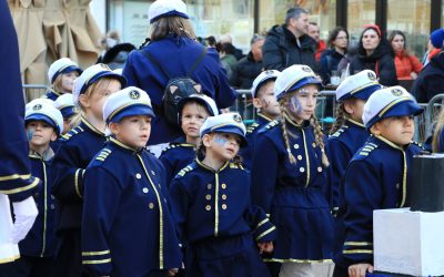 FOTOCRTICA: Veseli Kostrenski mornarići i čudesni Kostrenski hrast oduševili nastupom na Dječjoj karnevalskoj povorci