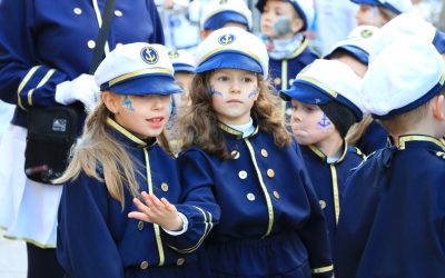 FOTOCRTICA: Veseli Kostrenski mornarići i čudesni Kostrenski hrast oduševili nastupom na Dječjoj karnevalskoj povorci