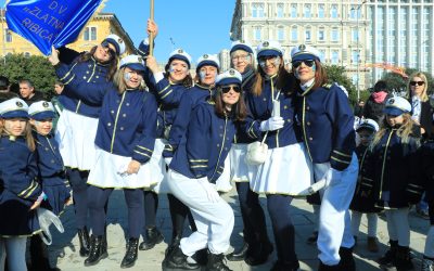 FOTOCRTICA: Veseli Kostrenski mornarići i čudesni Kostrenski hrast oduševili nastupom na Dječjoj karnevalskoj povorci