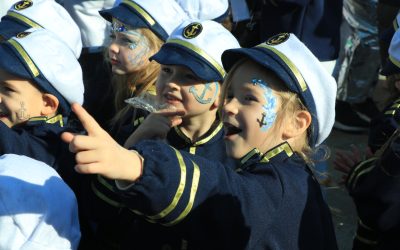 FOTOCRTICA: Veseli Kostrenski mornarići i čudesni Kostrenski hrast oduševili nastupom na Dječjoj karnevalskoj povorci