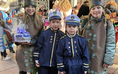 FOTOCRTICA: Veseli Kostrenski mornarići i čudesni Kostrenski hrast oduševili nastupom na Dječjoj karnevalskoj povorci
