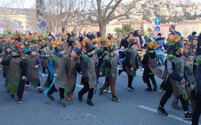 FOTOCRTICA: Veseli Kostrenski mornarići i čudesni Kostrenski hrast oduševili nastupom na Dječjoj karnevalskoj povorci
