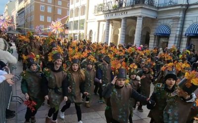 FOTOCRTICA: Veseli Kostrenski mornarići i čudesni Kostrenski hrast oduševili nastupom na Dječjoj karnevalskoj povorci