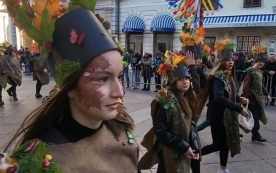 FOTOCRTICA: Veseli Kostrenski mornarići i čudesni Kostrenski hrast oduševili nastupom na Dječjoj karnevalskoj povorci