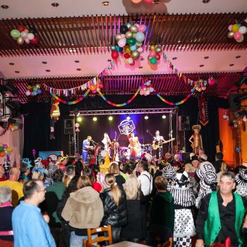 Marćom po Kostrene i spaljivanjem mesopusta Mićela Ležećeg policijota završila vladavina Špažićara