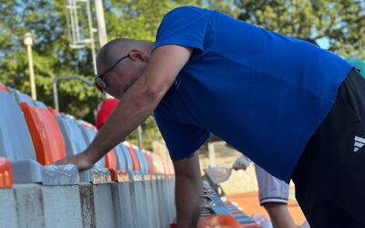 Roditelji i članovi kluba udružili snage u radnoj akciji čišćenja košarkaškog igrališta