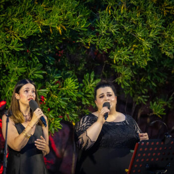 Katja i Andrina povele publiku na nostalgično glazbeno putovanje
